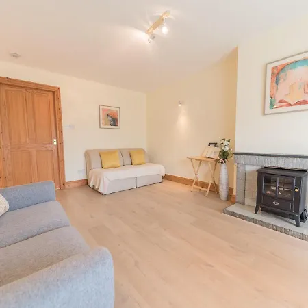 Pass The Keys Lovely Two Bedroom Vegan Bungalow